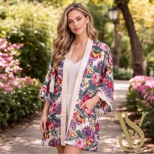 Victoria’s Secret Gold Label Vintage 100% Silk Floral Robe – One Size (No Belt)